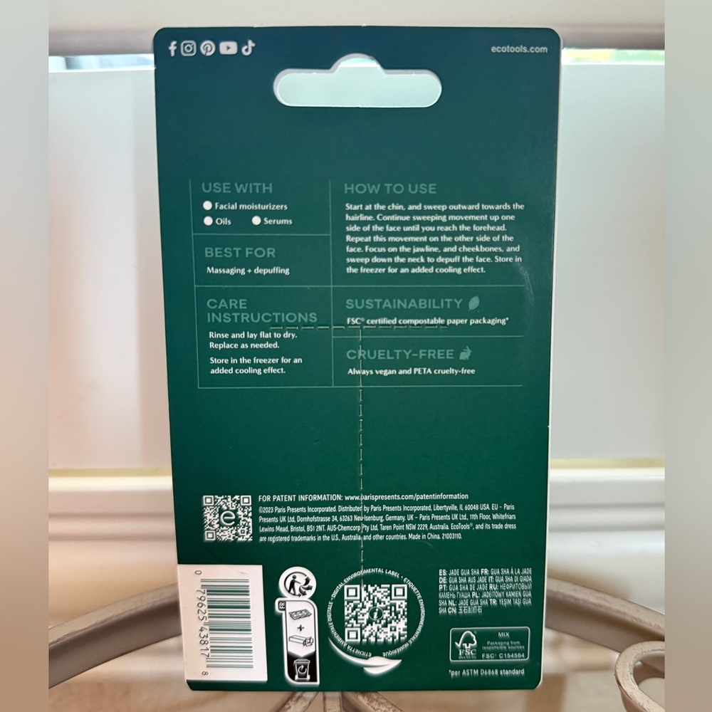 Gua Sha Stone Beauty Tool, Jade — EcoTools - Picture 5 of 17